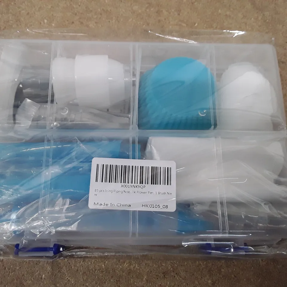 BOX CONTAINING 13 ICING PIPING KITS