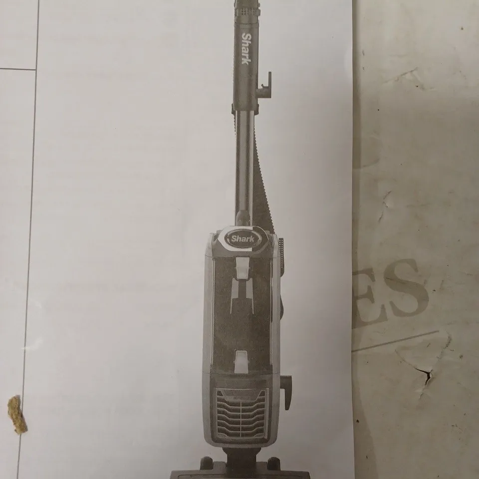 SHARK CORDED VACUUM WITH ANTI HAIR WRAP