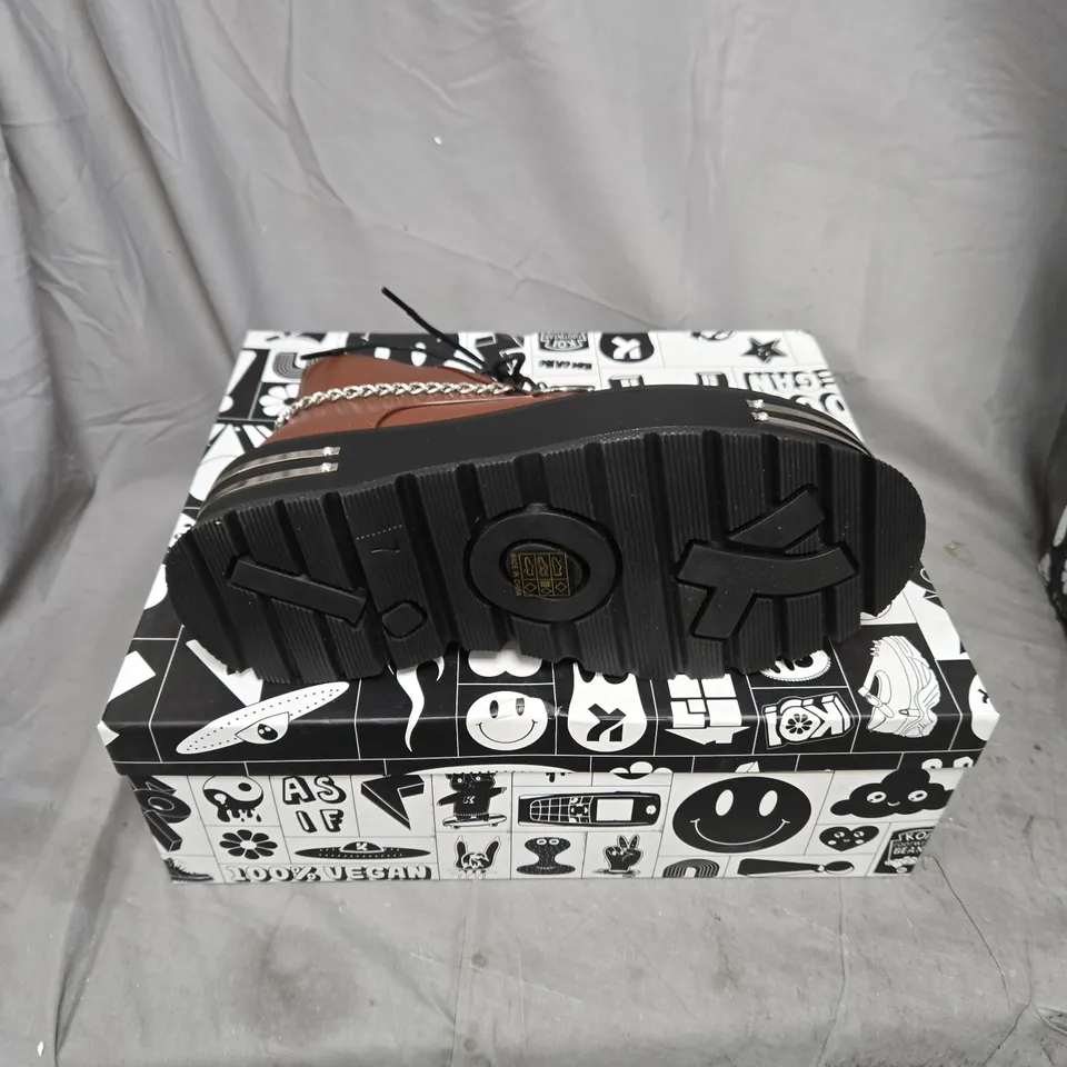 BOXED PAIR OF KOI THE SILENCE PLATFORM GRUNGE BOOTS IN BROWN - UK 7