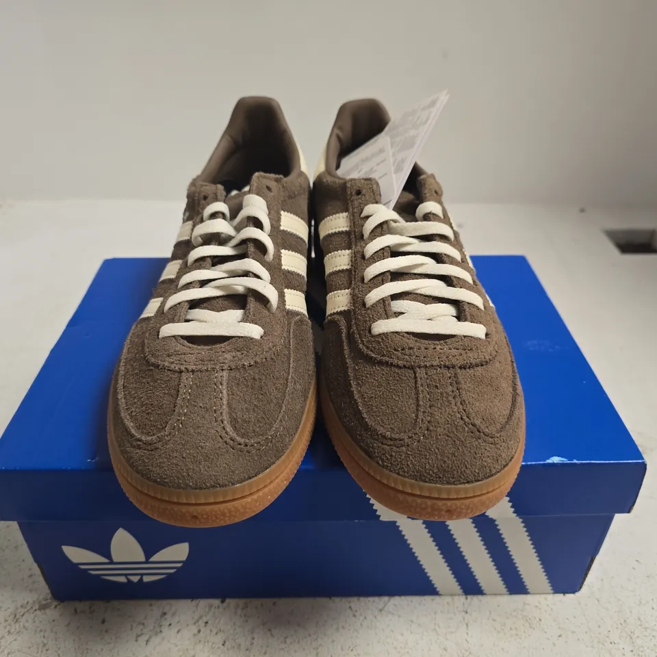 BOXED PAIR OF ADIDAS HANDBALL SPEZIAL W BROWN SUEDE TRAINERS – UK 5.5 