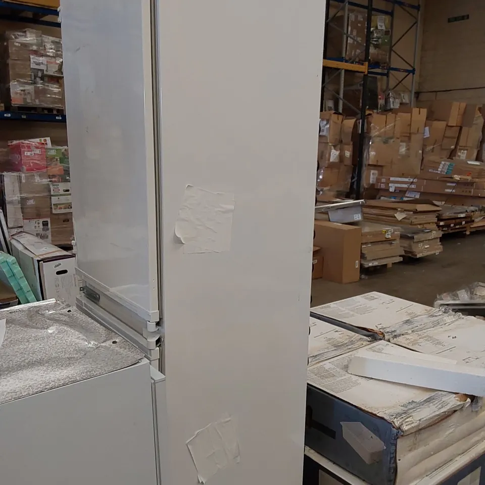WHITE FRIDGE FREEZER