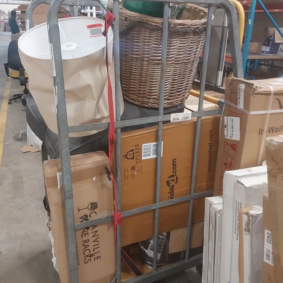 CAGE CONTAINING A LARGE QUANTITY OF ASSORTED HOUSEHOLD ITEMS // CAGE NOT INCLUDED 