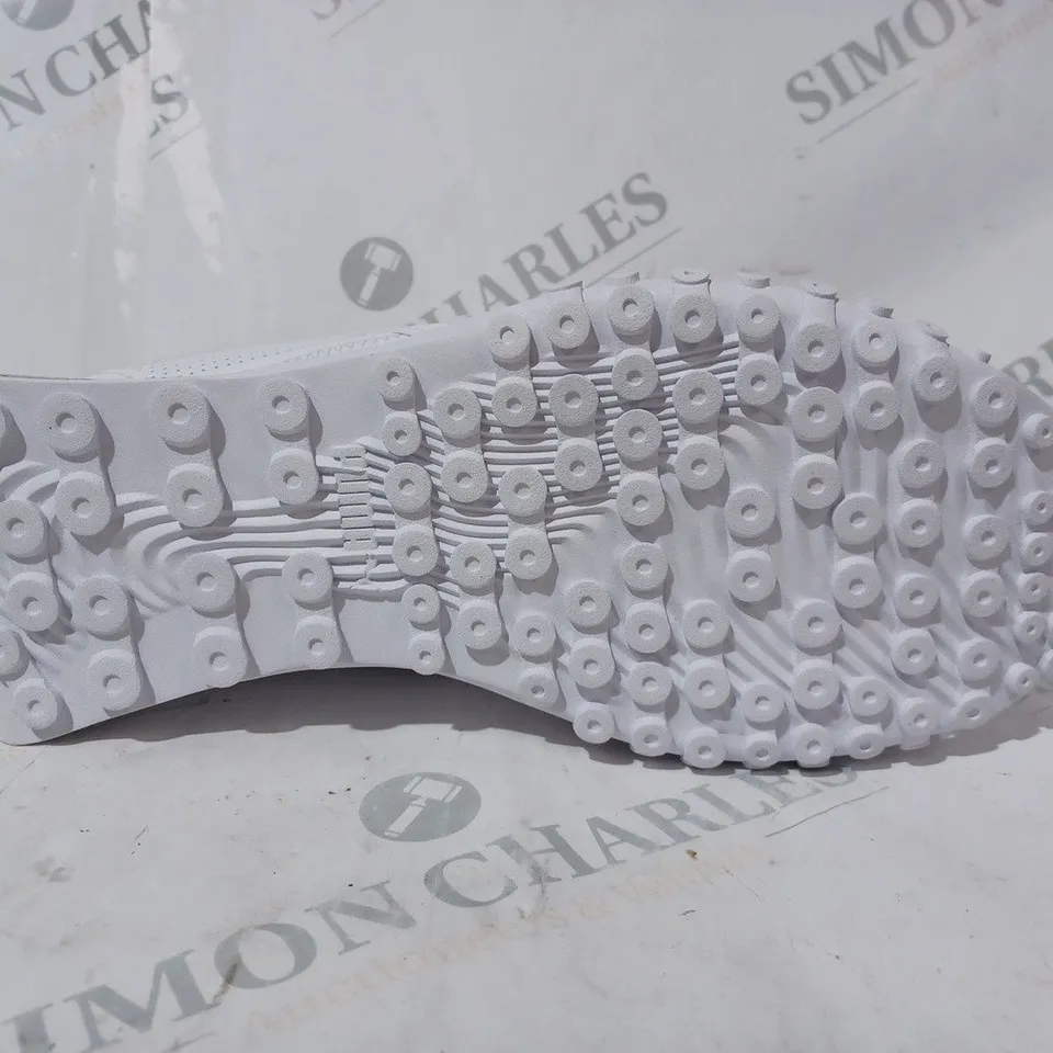 BOXED PAIR OF PUMA TRAINERS IN WHITE UK SIZE 8 