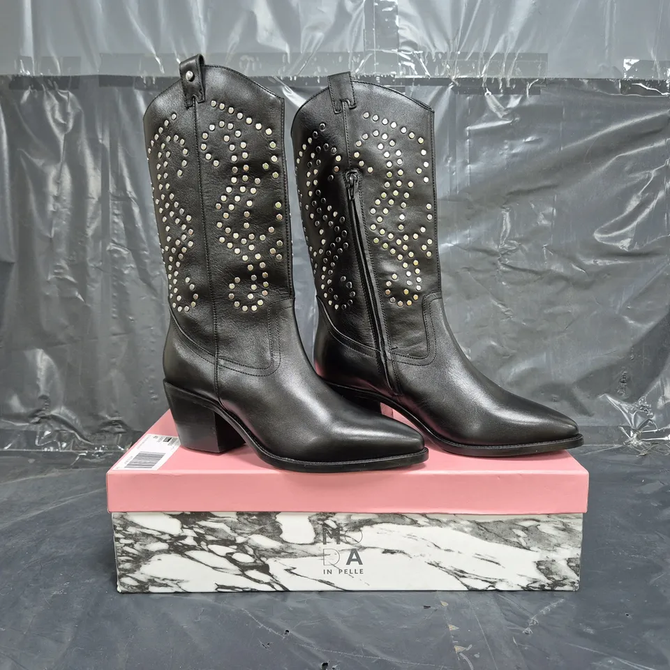 BOXED PAIR OF MODA IN PELLE SERRES LEATHER BOOTS IN BLACK SIZE 7