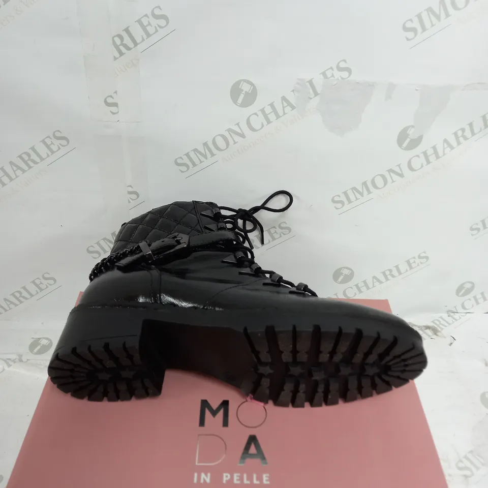 PAIR OF MODA IN PELLE ARNIE LACE UP BOOTS IN BLACK SIZE 6
