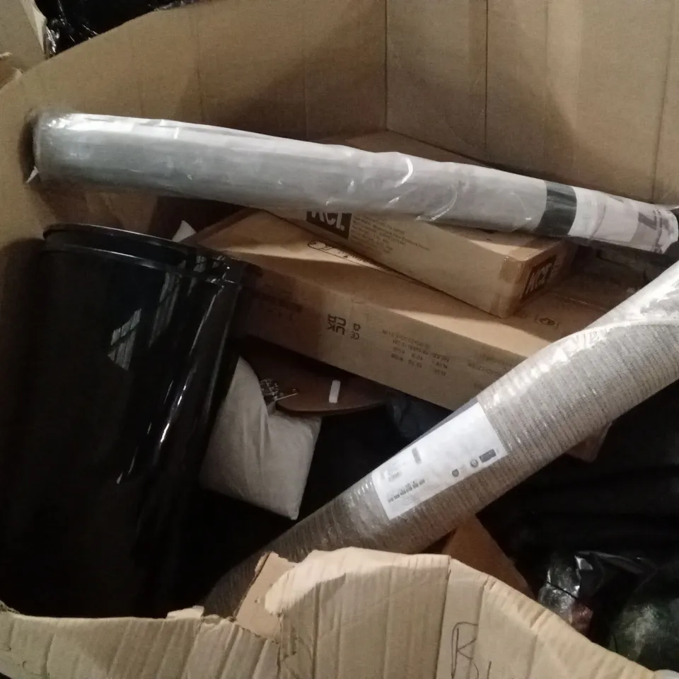PALLET OF ASSORTED HOUSEHOLD GOODS AND PRODUCTS TO INCLUDE; RUGS, BOXED FURNITURE, TOILET SEAT ETC