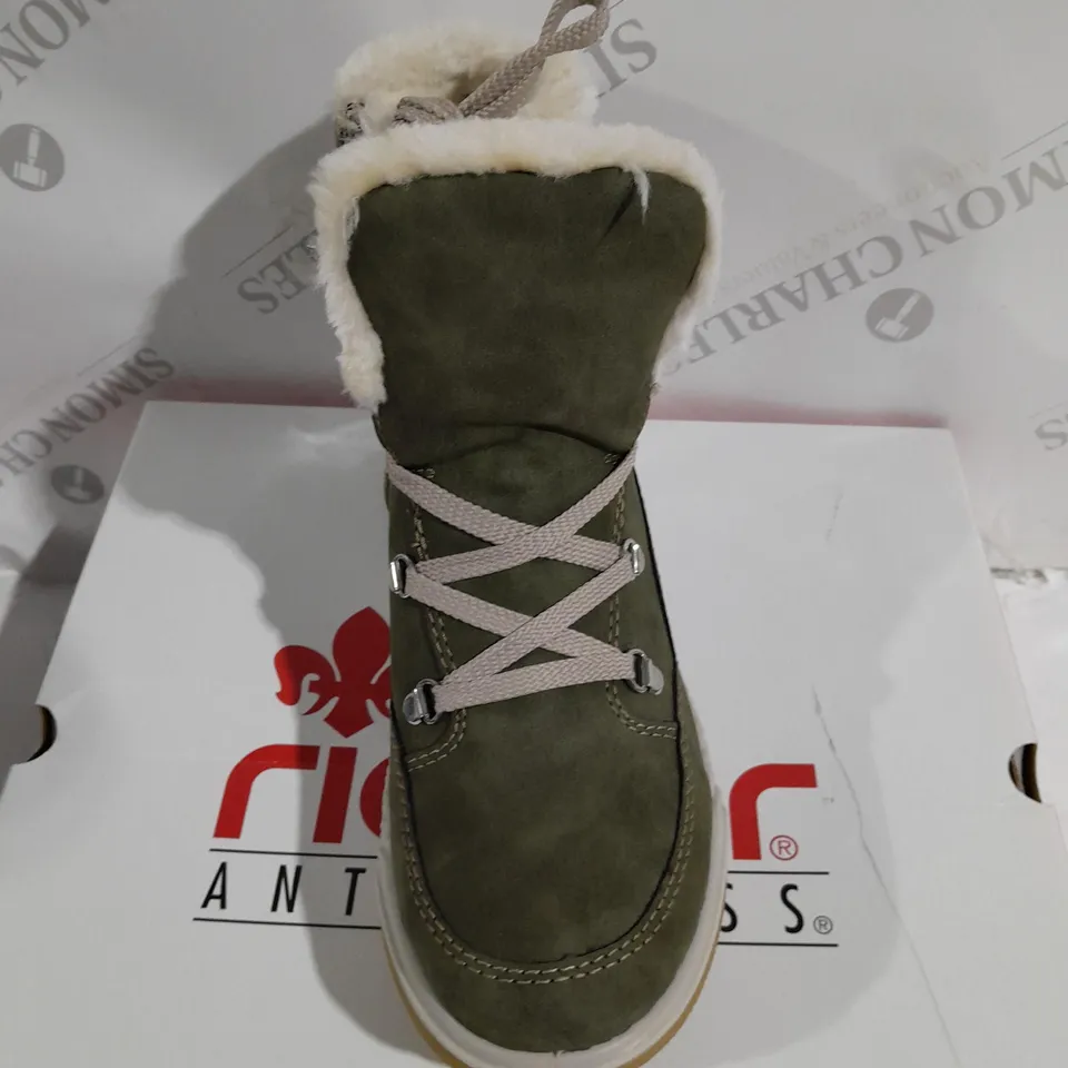 BOXED PAIR OF RIEKER WATER RESISTANT WARM LINED HIKING BOOTS IN KHAKI - SIZE 6