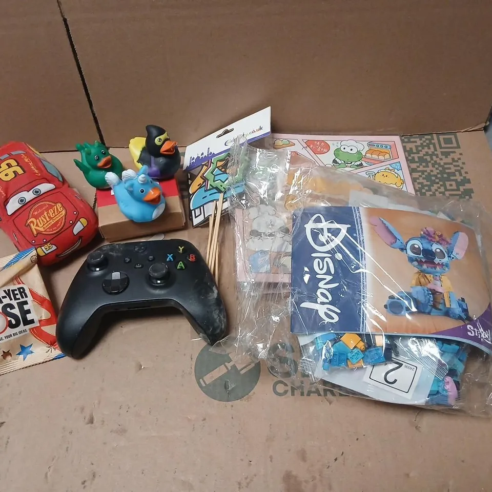 LARGE QUANTITY OF ASSORTED TOYS AND ACCESSORIES TO INCLUDE; X BOX CONTROLLER, RUBBER DUCKS AND DESIGN YOUR NOSE