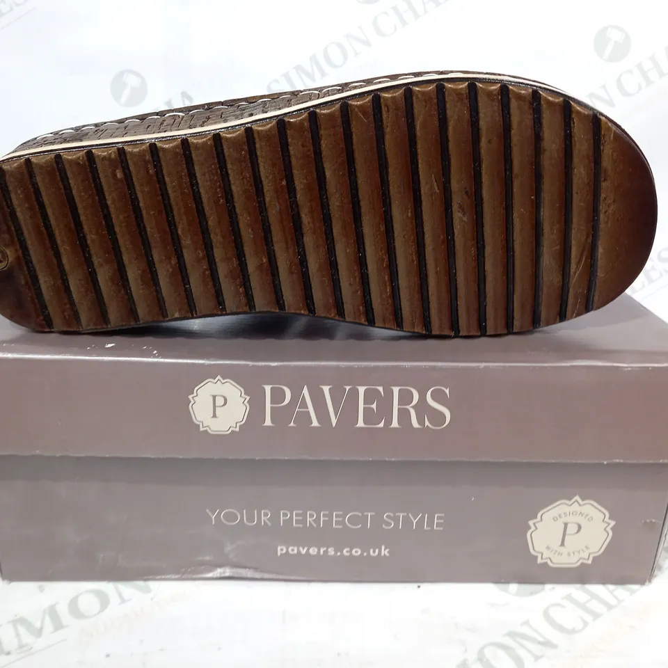 BOXED PAIR OF PAVERS OPEN TOE SANDALS IN MULTICOLOUR EU SIZE 41