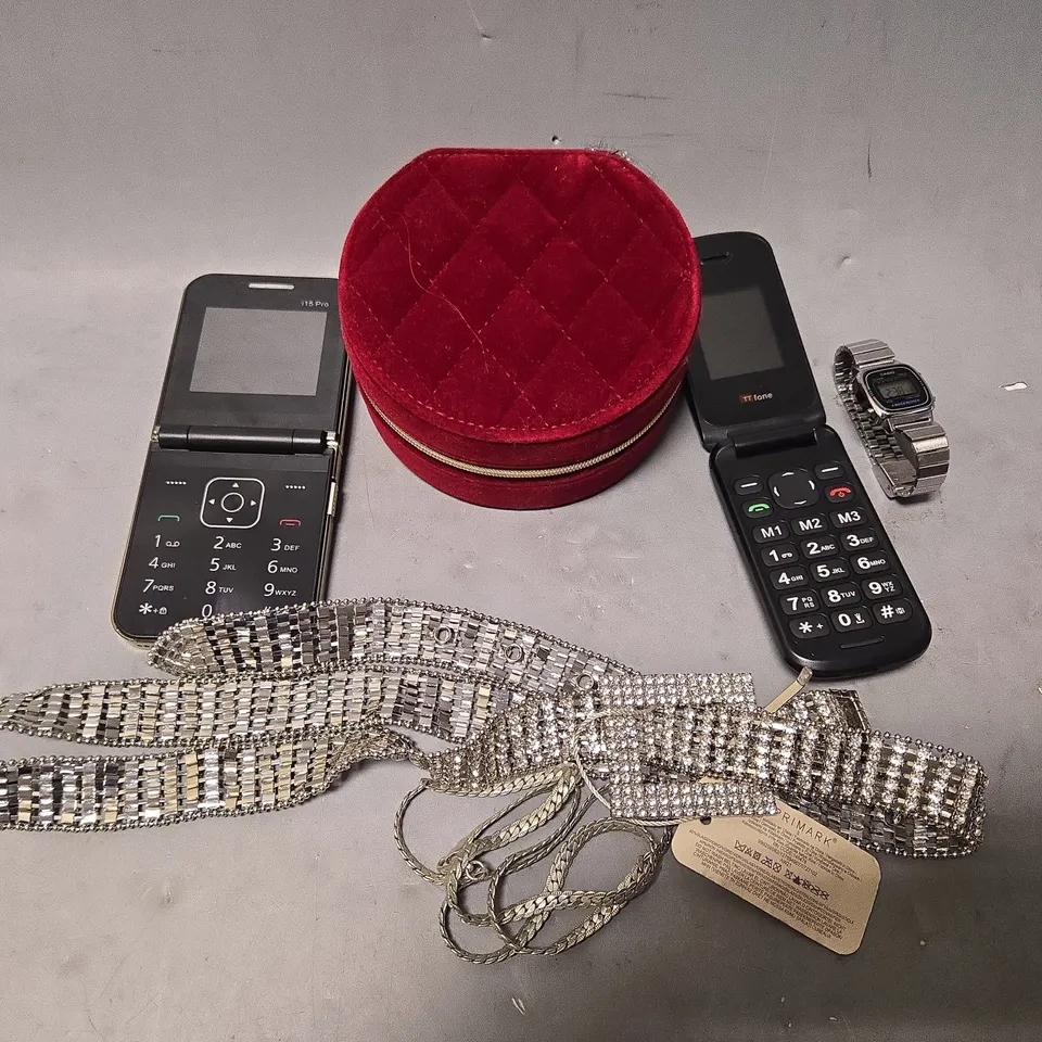 TOTE OF APPROXIMATELY 7 ASSORTED ITEMS TO INCLUDE - CASIO WATCH , JEWELLERY CONTAINER , CHAIN BELT ETC