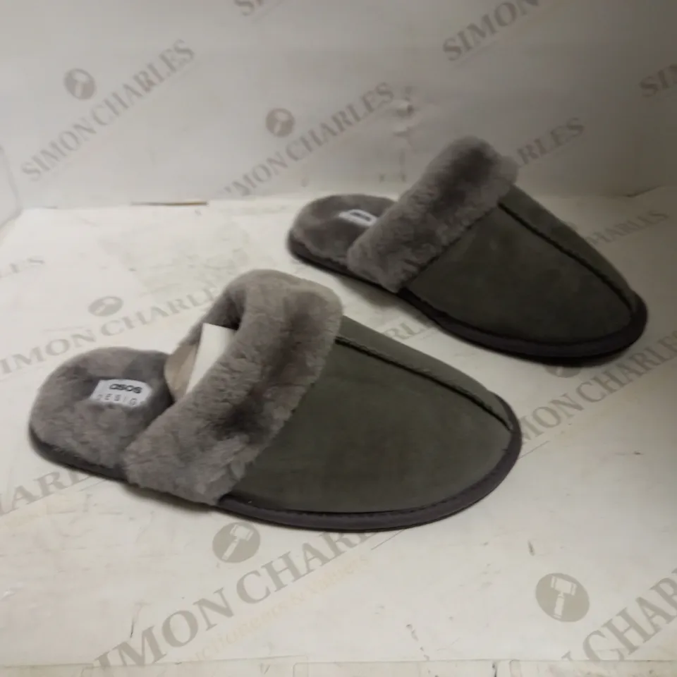 ASOS DESIGN SIZE 8 GREY FLUFFY SLIPPERS 