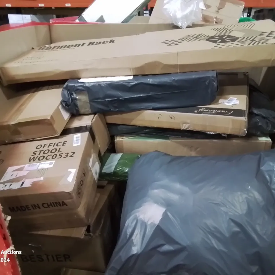 PALLET CONTAINING VARIOUS ASSORTED ITEMS TO INCLUDE: GARMENT RACK, OFFICE STOOL, FOLDING SHELF AND LOTS MORE UNMARKED BOXED ITEMS 