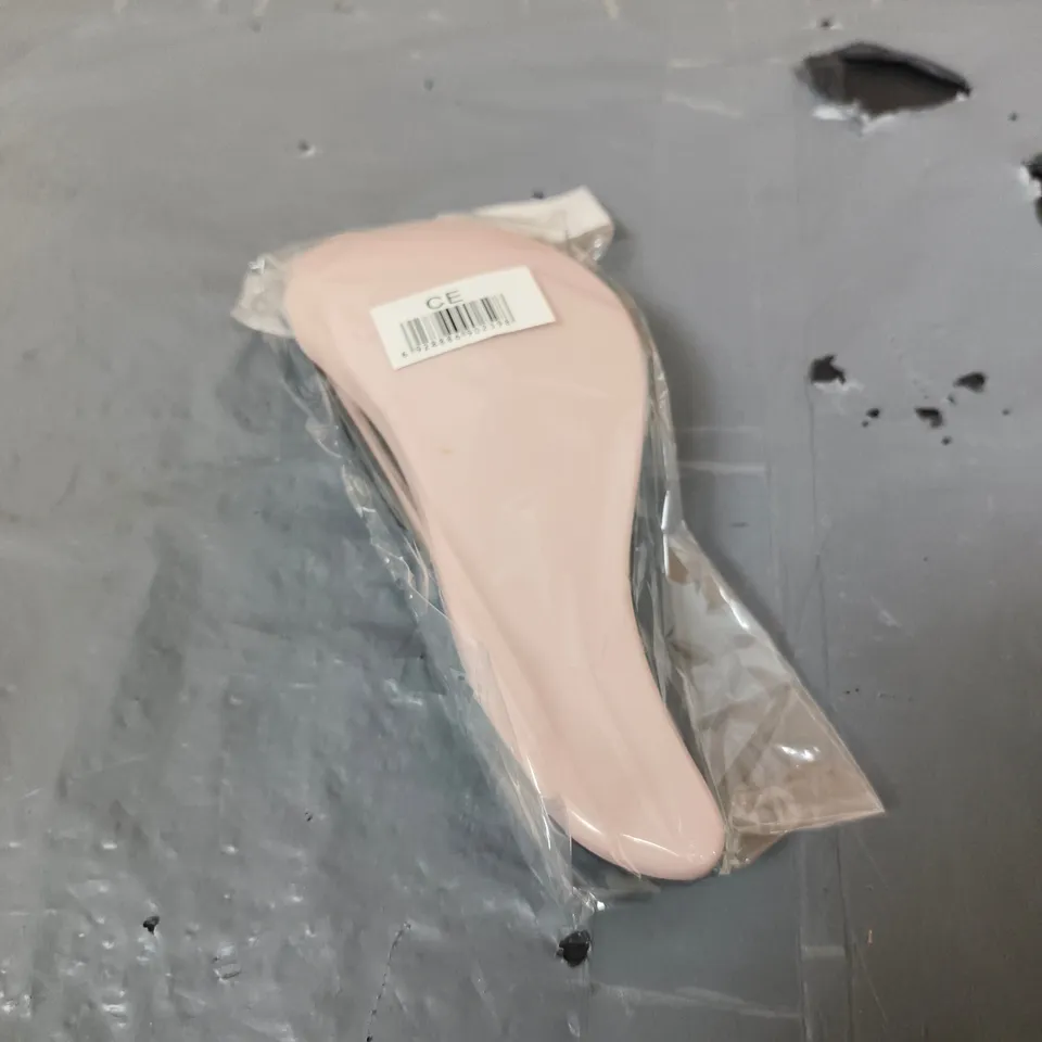 APPROXIMATELY 20 PLASTIC HAIR BRUSHES IN PINK/BLACK 