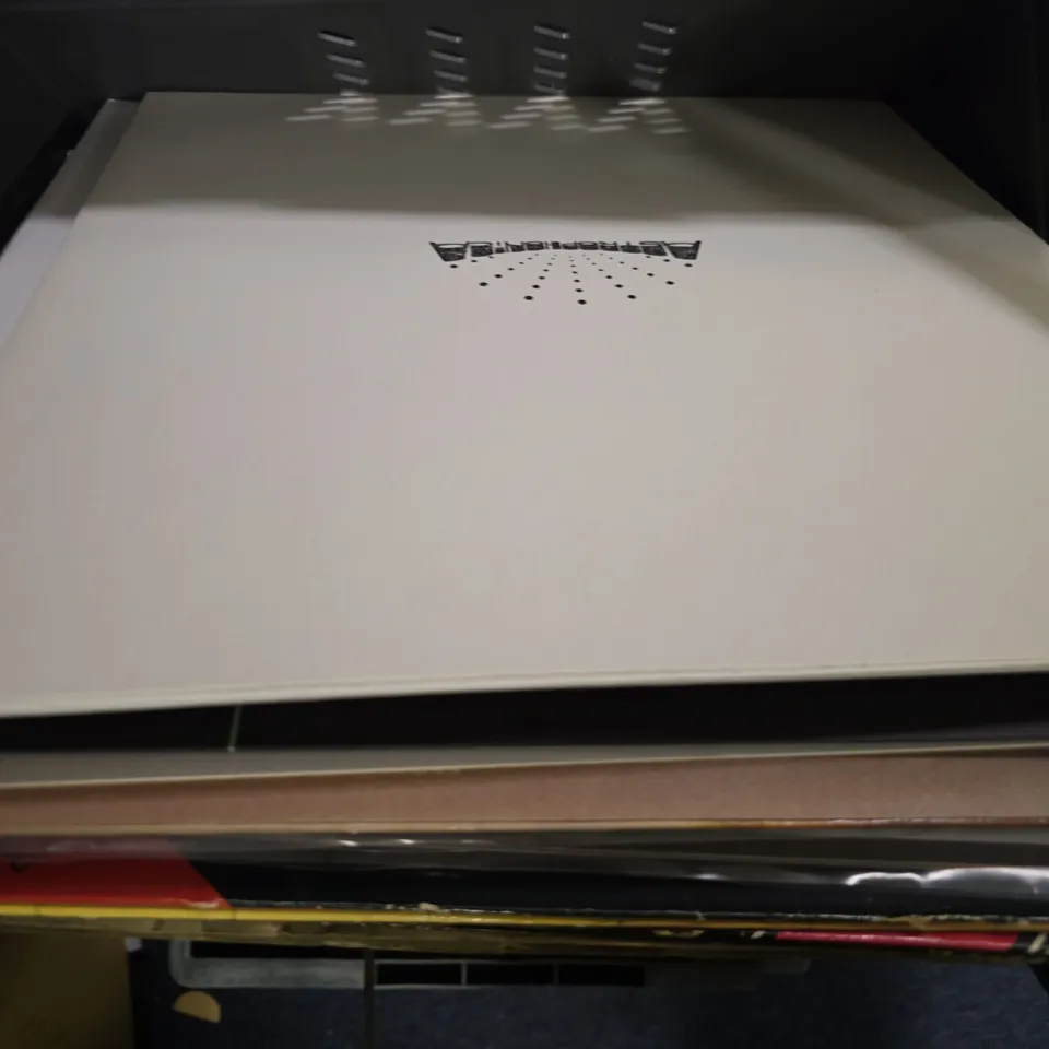 BOX OF APPROXIMATELY 9 ASSORTED VINYL'S TO INCLUDE - HOTHOUSE FLOWER HOME , GRACE HONES ISLAND LIFE ETC
