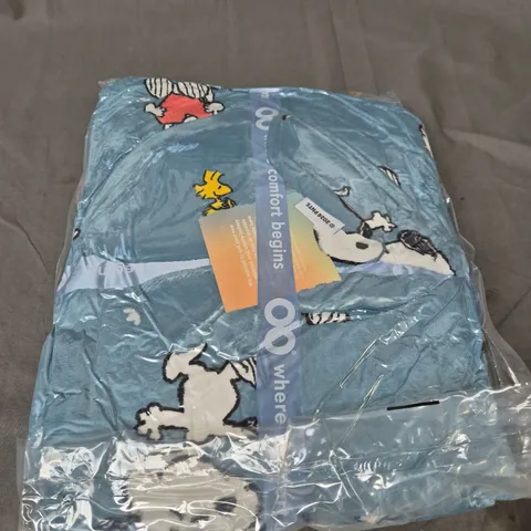 SEALED OODIE ADULT OVERSIZED HOODED BLANKET - SNOOPY