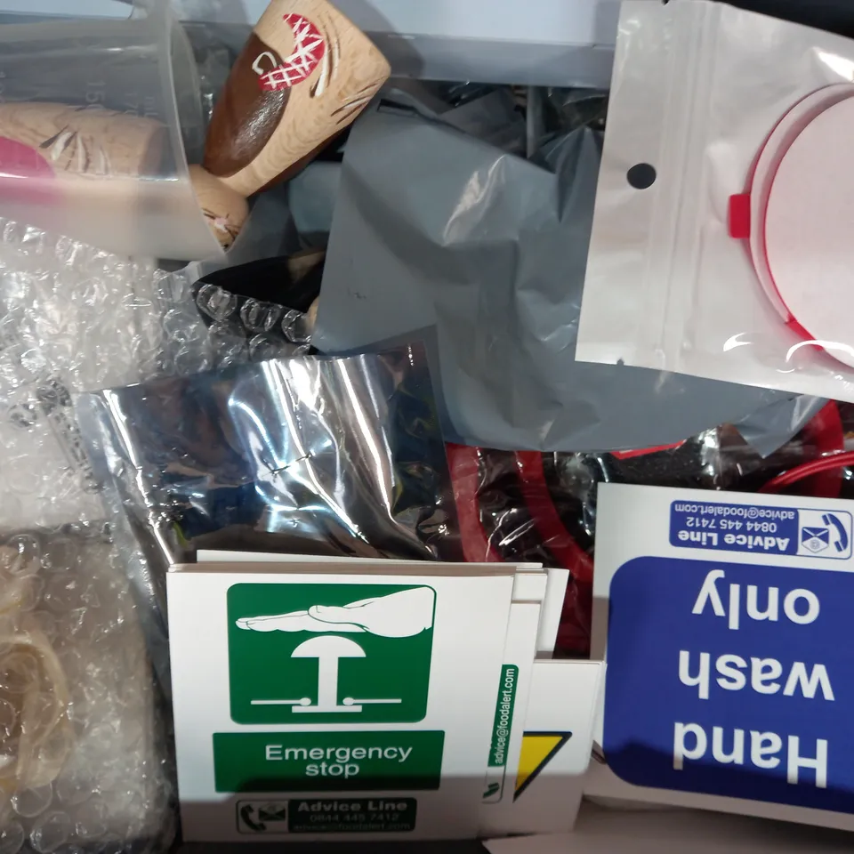 LOT OF APPROXIMATELY 10 ASSORTED HOUSEHOLD ITEMS TO INCLUDE SEW DIFFERENT SWING JACKET, WARNING SIGNS, ETC