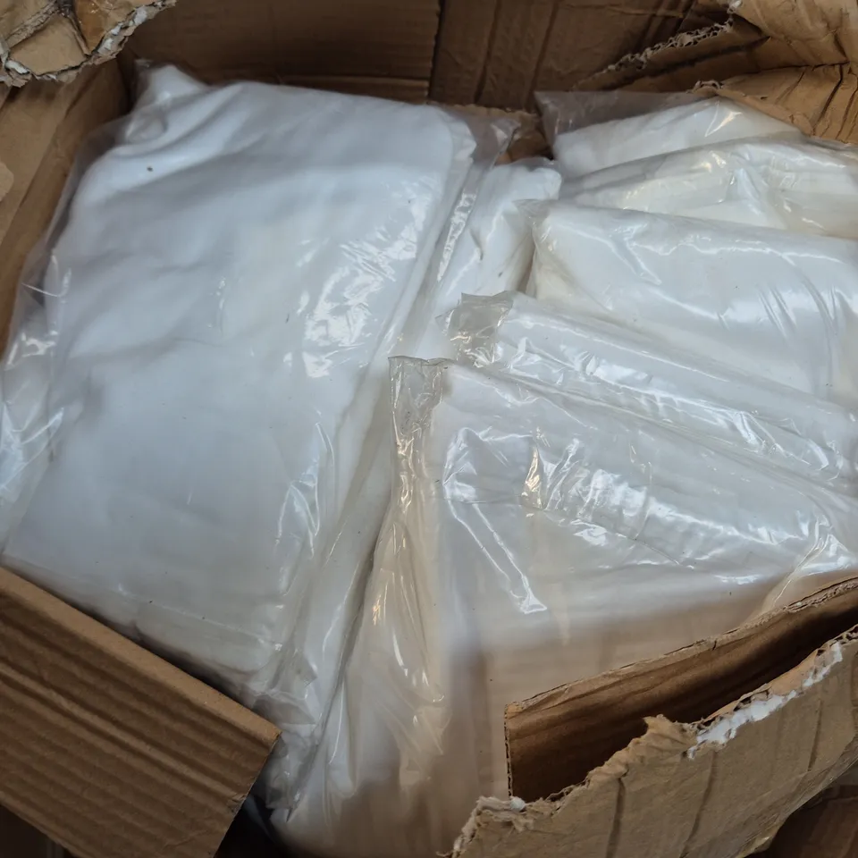 BOX OF 10 ASSORTED WHITE DUVET SETS - KING