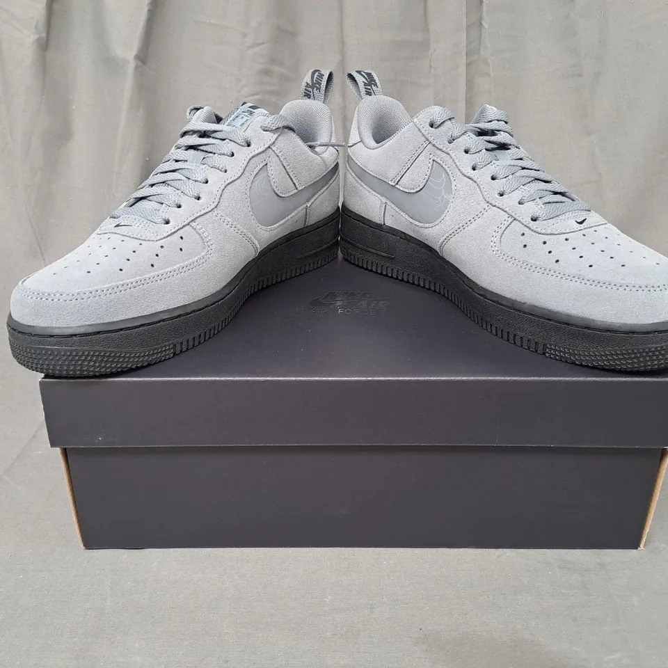 BOXED PAIR OF NIKE AIR FORCE 1 '07 LV8 SHOES IN GREY UK SIZE 8