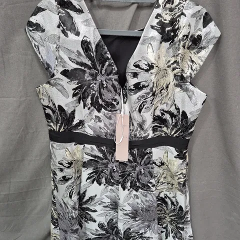 WOMEN'S FLORAL PRINT DRESS – GREY/BLACK WITH BELT - SIZE 18