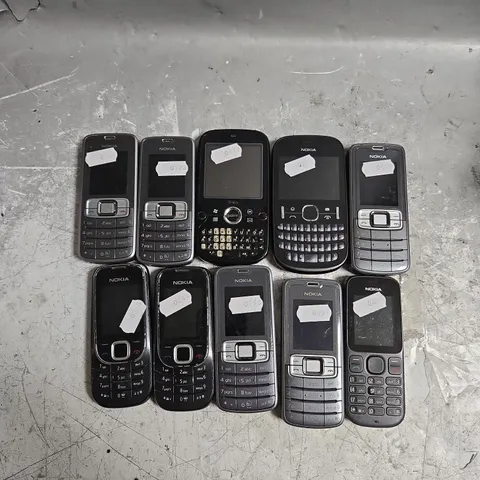 10 X ASSORTED RETRO STYLE MOBILE PHONES IN VARIOUS BRANDS