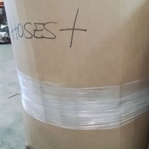 PALLET CONTAINING A LARGE QUANTITY OF HOSES 