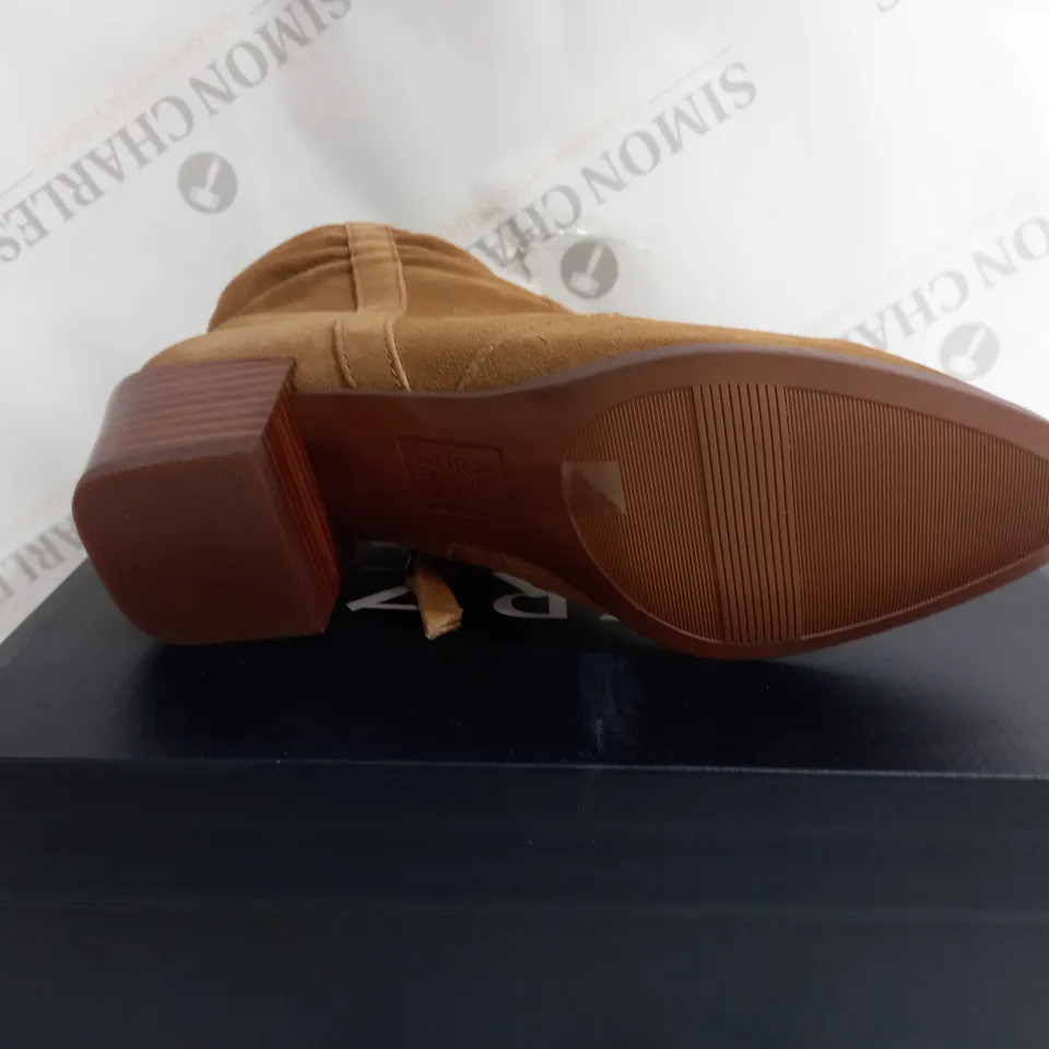 BOXED NATURALIZER GINA ANKLE BOOTS IN TAN - SIZE 6