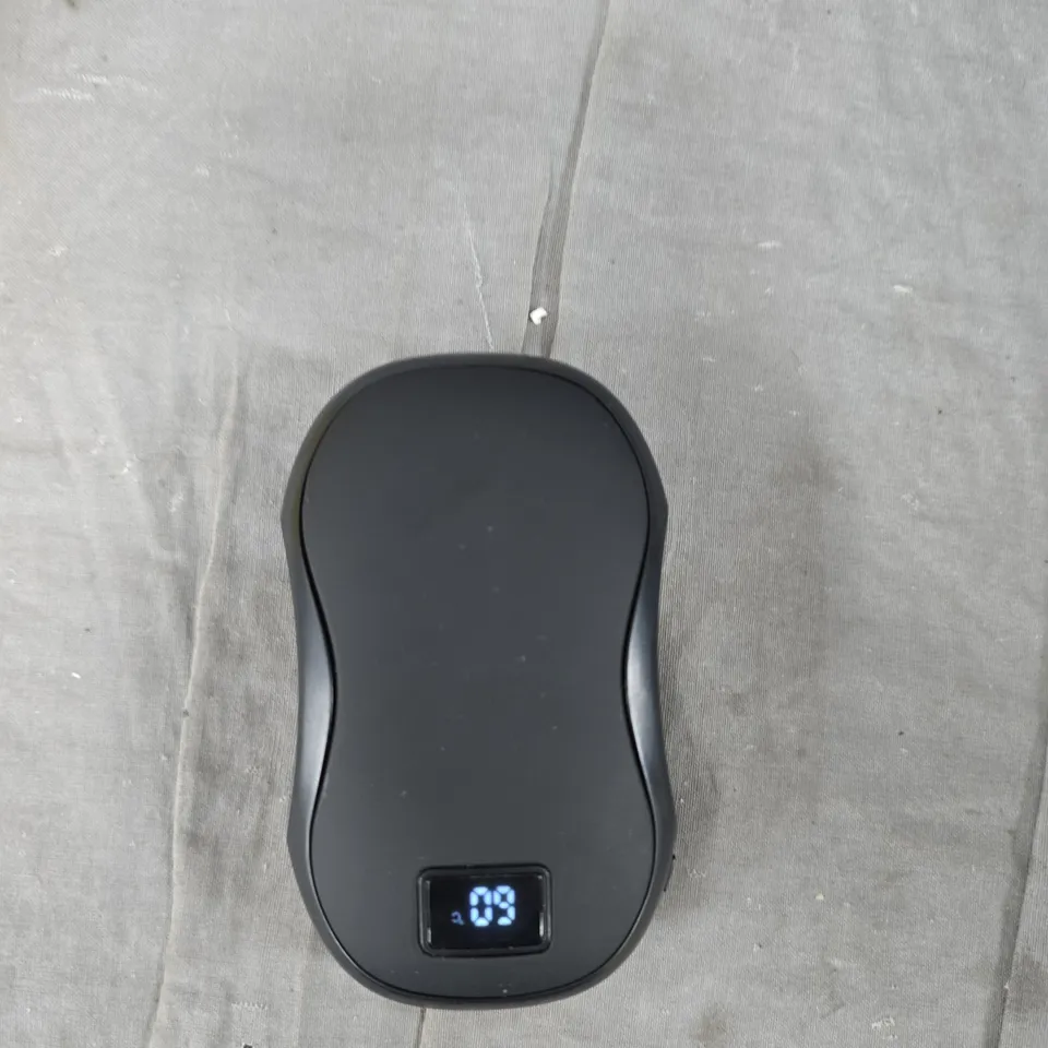 BOX OF APPROXIMATELY 20 ASSORTED HOUSEHOLD GOODS TO INCLUDE: FLOOR TAPE AND POWER BANK