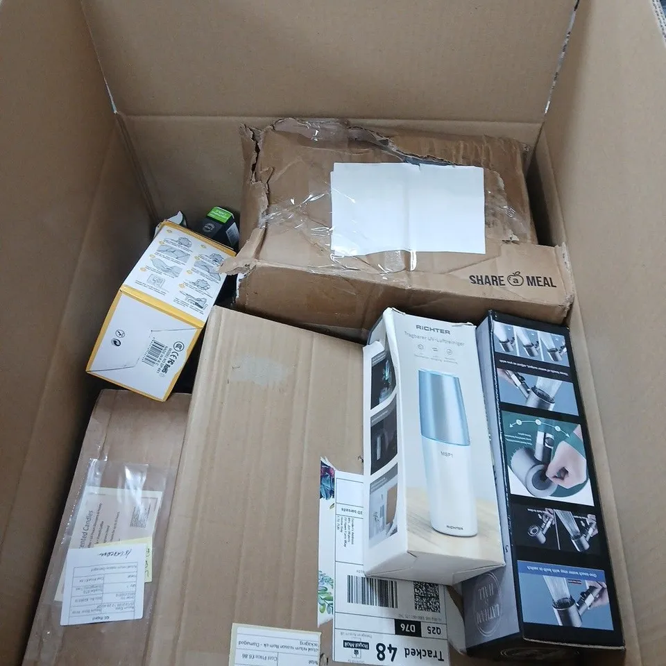 BOX OF APPROXIMATELY 20 ASSORTED HOUSEHOLD ITEMS TO INCLUDE LATHAM AND HALL SHOWER HEAD, ELECTRONIC BLOOD PRESSURE MONITOR, TECH CHARGE BONUS PACK 5000 POWER BANK ETC