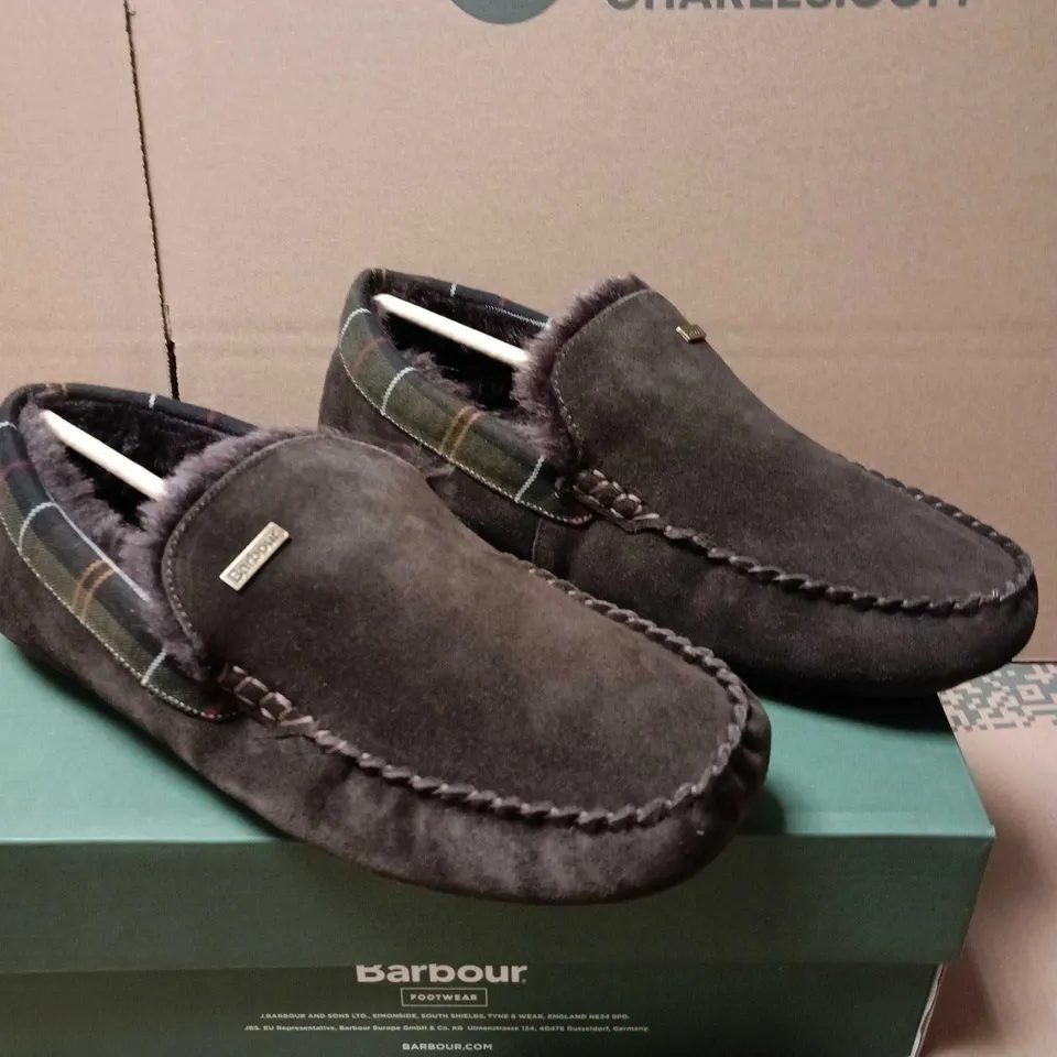 BARBOUR FOOTWEAR MEN'S MOCCASIN SLIPPERS – DARK SUEDE WITH PLAID TRIM SIZE 8