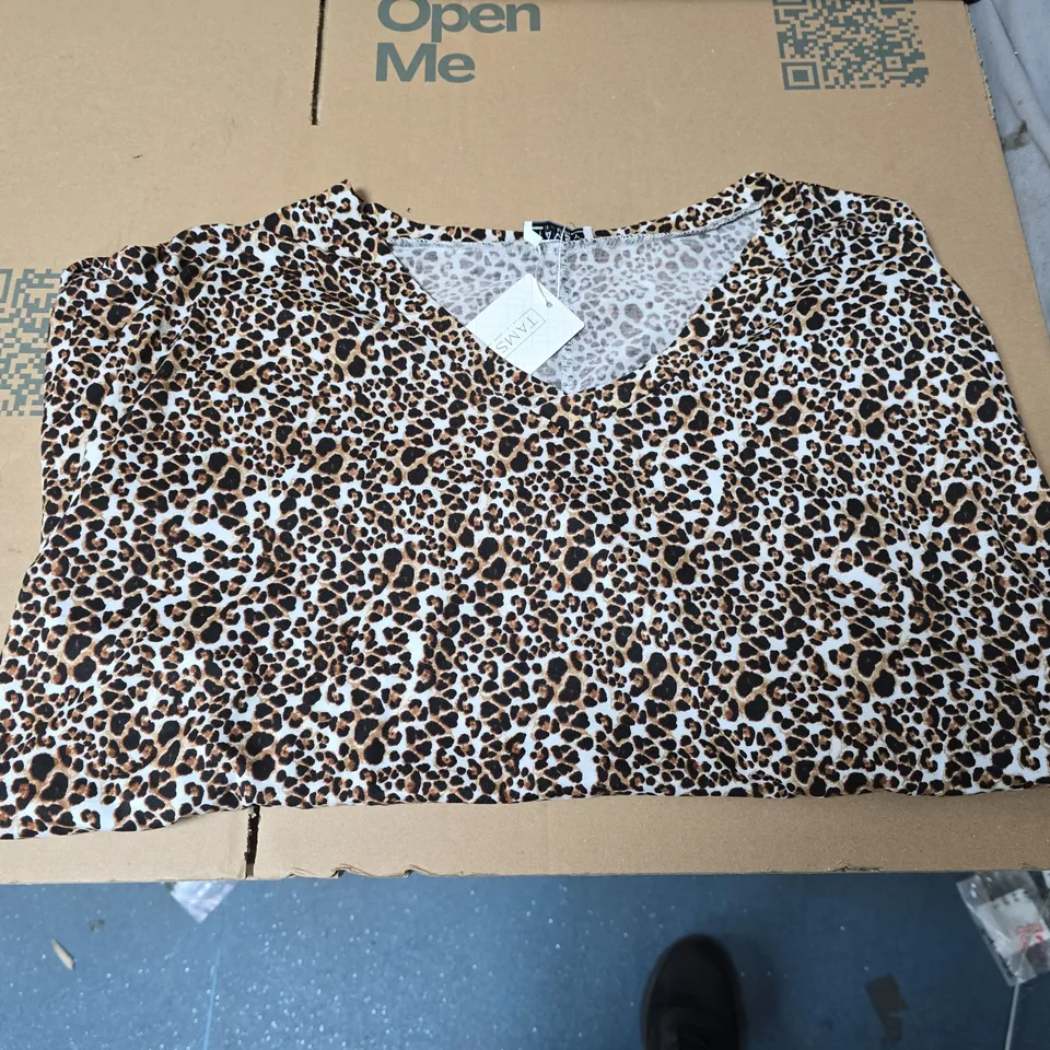 LARGE QUANTITY OF ASSORTED ITEMS TO INCLUDE COTTON JOGGERS, LEOPARD PRINT TOP, FLORAL T SHIRT IN VARIOUS SIZES - COLLECTION ONLY