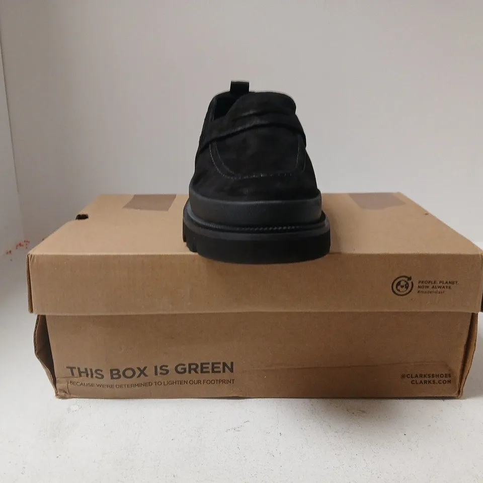 BOXED PAIR OF CLARKS BADELL SLIP LOAFERS IN BLACK SIZE 8.5