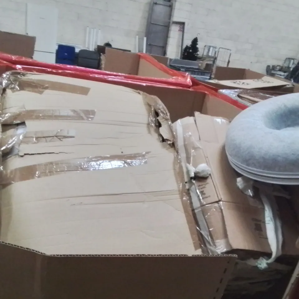 PALLET OF ASSORTED HOUSEHOLD GOODS AND PRODUCTS TO INCLUDE;FLOOR LAMP,ROLLER BLINDS