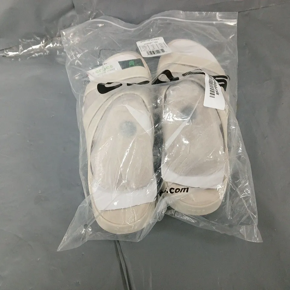 BAGGED PAIR OF CROCS GETAWAY STRAPPY UK 8 