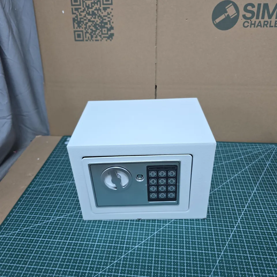 COMPACT SAFE WITH ELECTRONIC KEYPAD AND DIAL LOCK