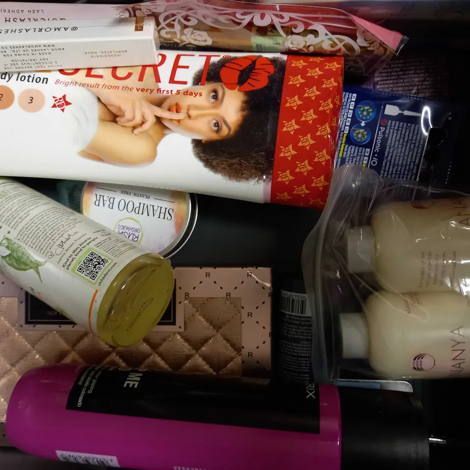 LOT OF APPROXIMATELY 20 ASSORTED HEALTH & BEAUTY ITEMS, TO INCLUDE CLEANSER, STROBE CREAM, WHIPPED SOAP, ETC
