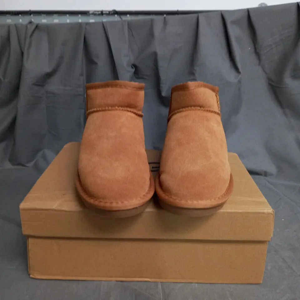 BOXED CLASSIC MINI UGG SUEDE BOOT SIZE 5