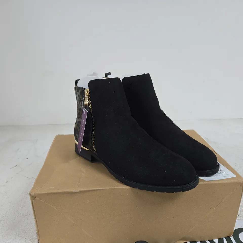 LASCANA BLACKL/ANIMAL PRINT BOOTS SIZE 39 BOXED