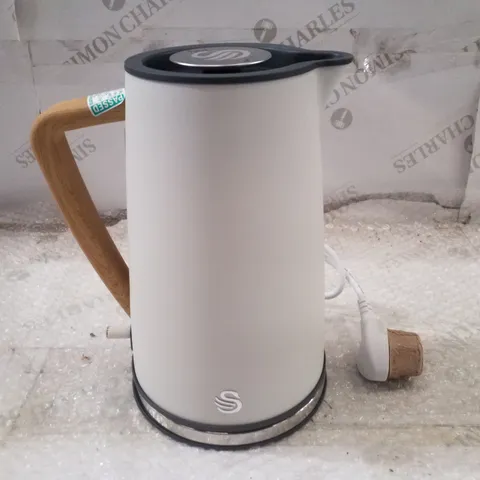 BOXED SWAN 1.7L KETTLE WITH RAPID BOIL
