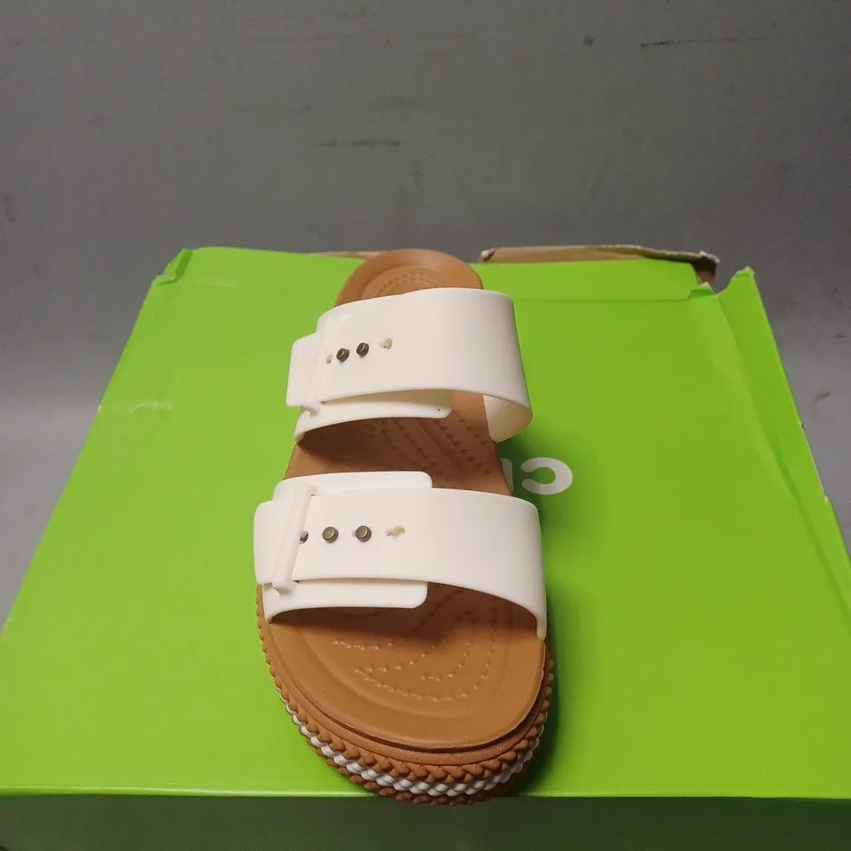 BOXED PAIR OF CROCS BROOKLYN WOVEN BUCKLE SANDALS - UK SIZE 4