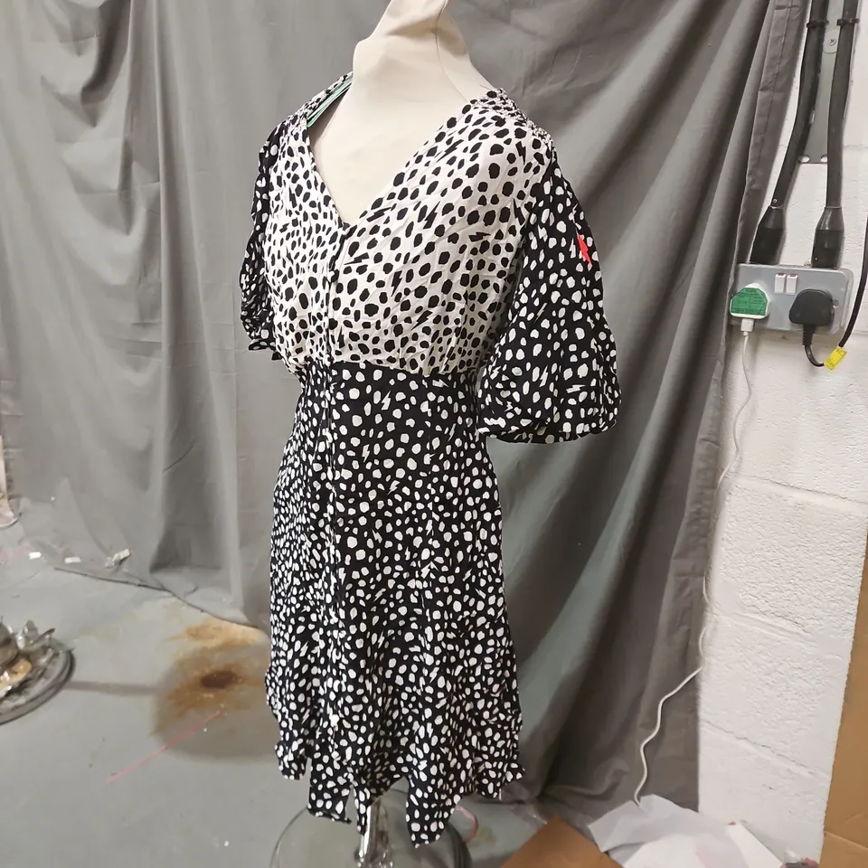 SCAMP & DUDE WOMEN'S PUFF SLEEVE TEA DRESS – DALMATIAN PRINT, SIZE 10