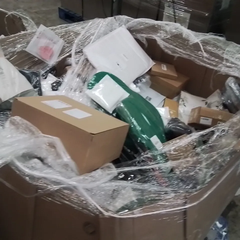 PALLET CONTAINING A LARGE QUANTITY OF BEAUTY,ELECTRONICS,KITCHEN PRODUCTS TO INCLUDE KIDS SHOES,BLANKET,PHONE SCREEN PROTECTOR