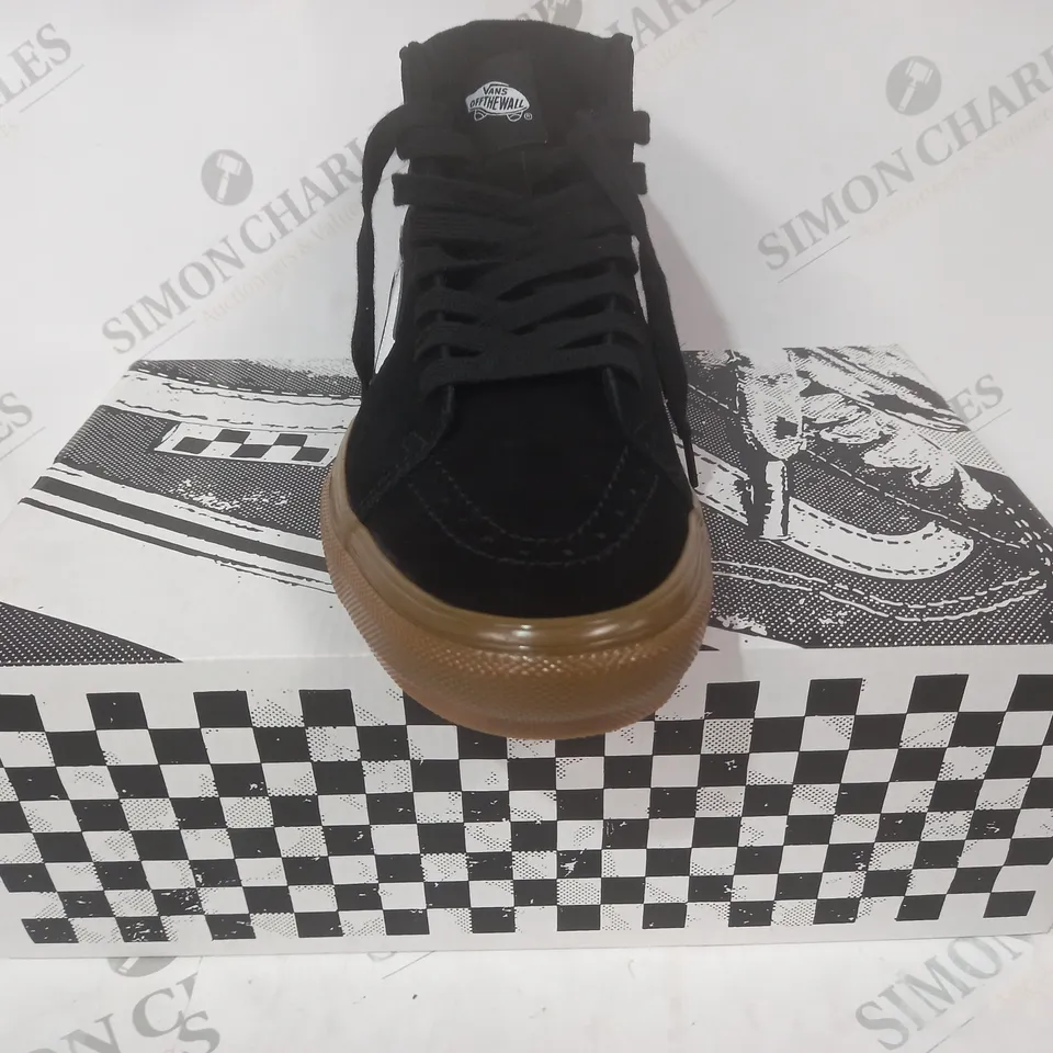 BOXED PAIR OF VANS SK8-HI SHOES IN BLACK/WHITE UK SIZE 9.5