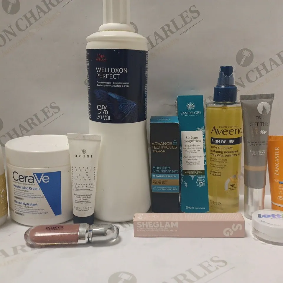 BOX OF APPROX 10 ASSORTED BEAUTY PRODUCTS TO INCLUDE CERA VE MOISTURIZING CREAM, SHEGLAM LIPSTICK & LINER DUO, AVON ADVANCED TECHNIQUES TREATMENT SERUM, ETC 