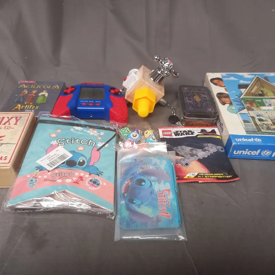 BOX OF ASSORTED TOYS AND GAMES TO INCLUDE FIDGET TOY, LEGO AND JIGSAWS