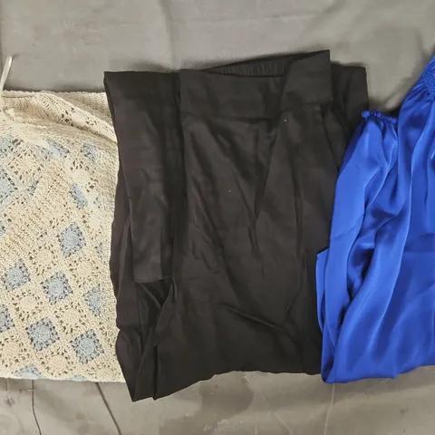 BOX OF APPROXIMATELY 20 ASSORTED CLOTHING AND FASHION ITEMS IN VARIOUS COLOURS, STYLES, AND SIZES - COLLECTION ONLY