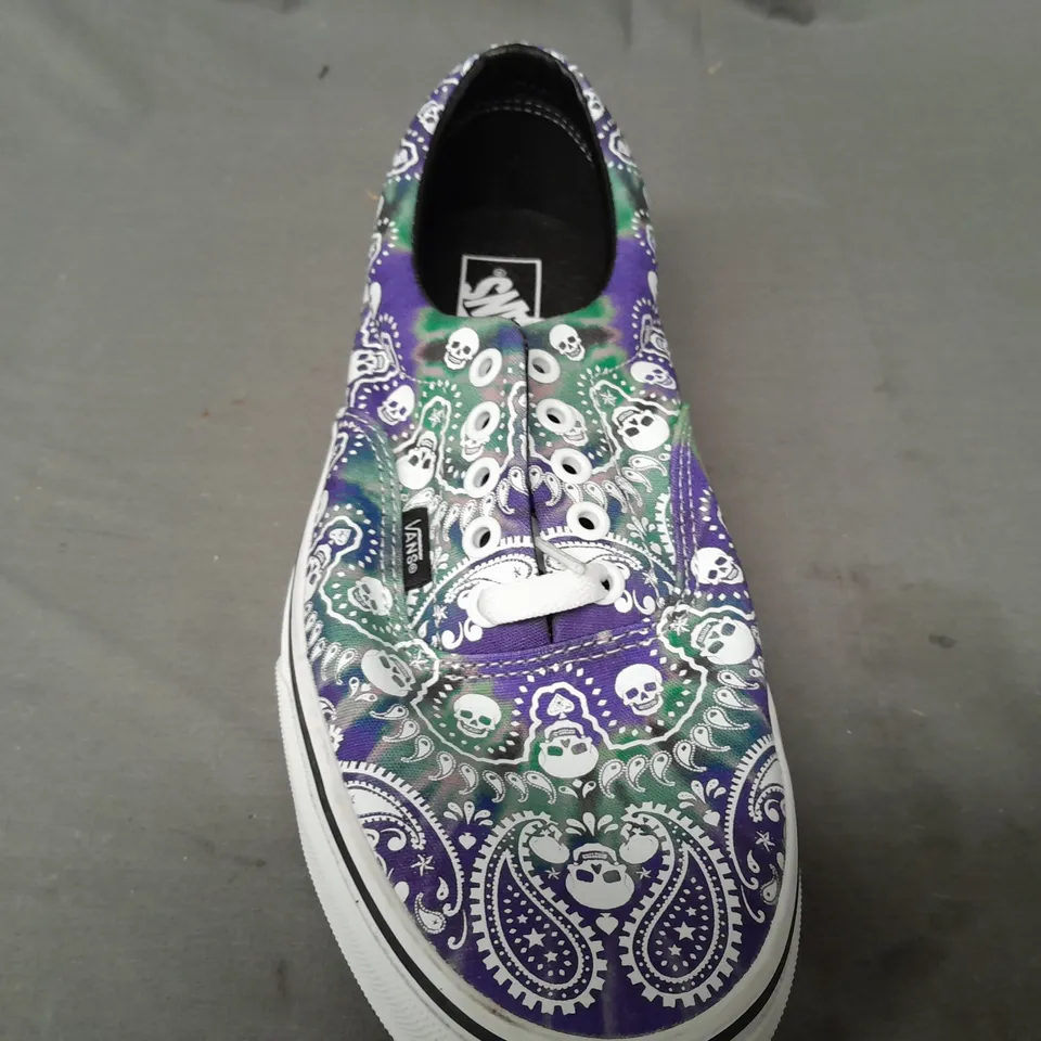 BOXED PAIR OF VANS OFF THE WALL SKULL DESIGN SHOES IN PURPLE/GREEN/WHITE UK SIZE 9