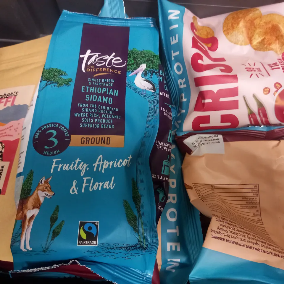 BOX OF APPROX 10 ASSORTED FOOD ITEMS TO INCLUDE - MY PROTEIN CRISPS - APTAMIL ADVANCED - TASTE THE DIFFERENCE ETHIOPIAN SIDAMO ECT