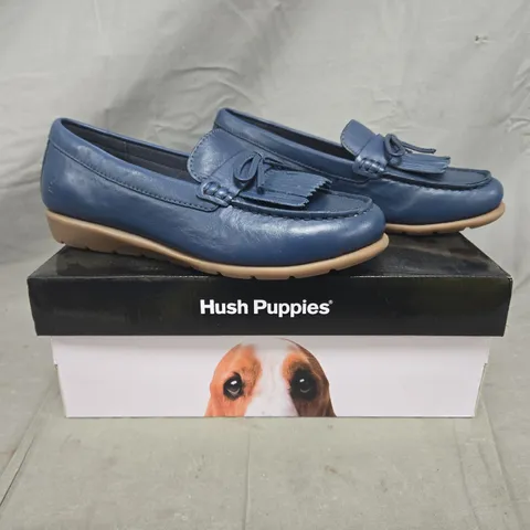 BOXED PAIR OF HUSH PUPPIES ALAYNA LOAFER IN NAVY LEATHER SIZE 4