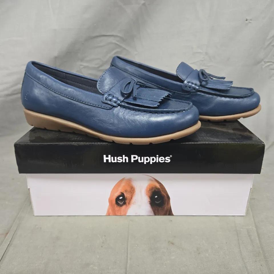 BOXED PAIR OF HUSH PUPPIES ALAYNA LOAFER IN NAVY LEATHER SIZE 4