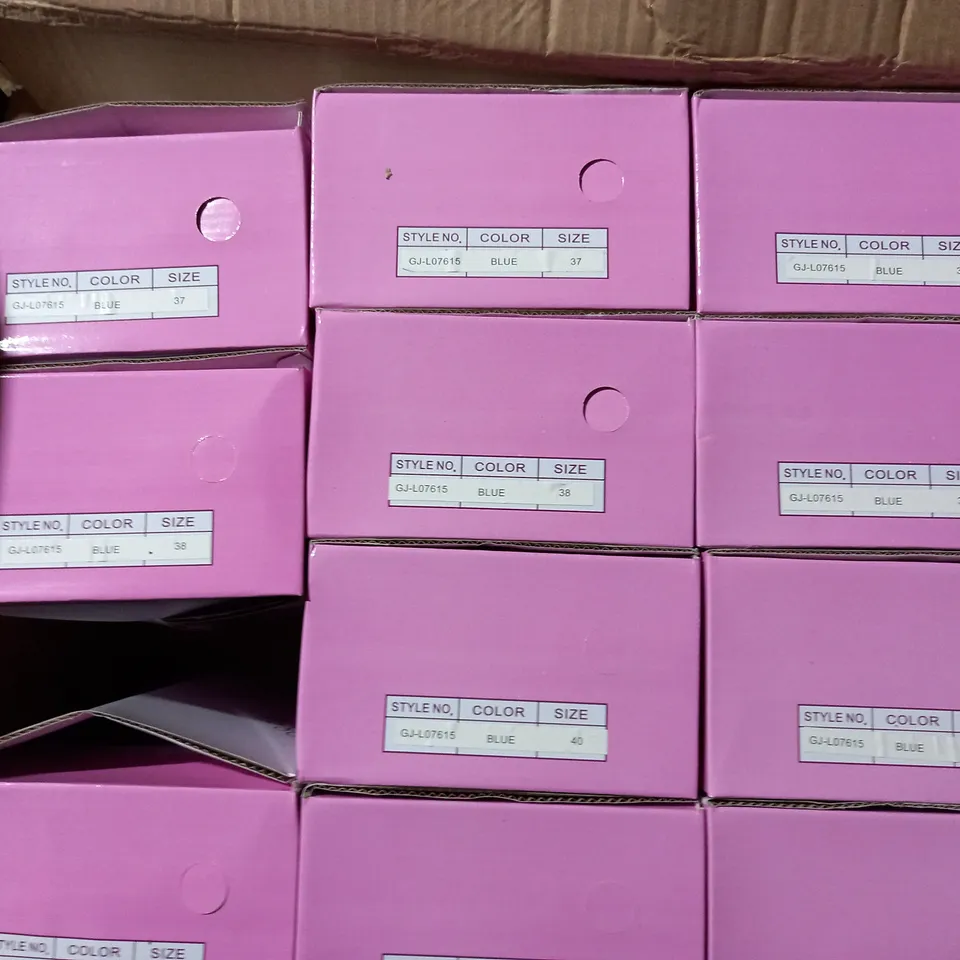 APPROXIMATELY 11 BOXED PAIRS OF APPLE FOOTWEAR SANDALS IN BLUE IN VARIOUS SIZES TO INCLUDE SIZE 38EU 